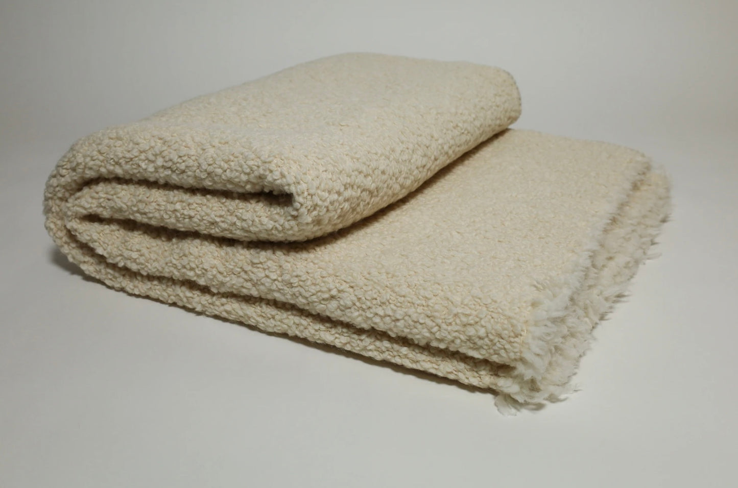 Kurlisuri Throw