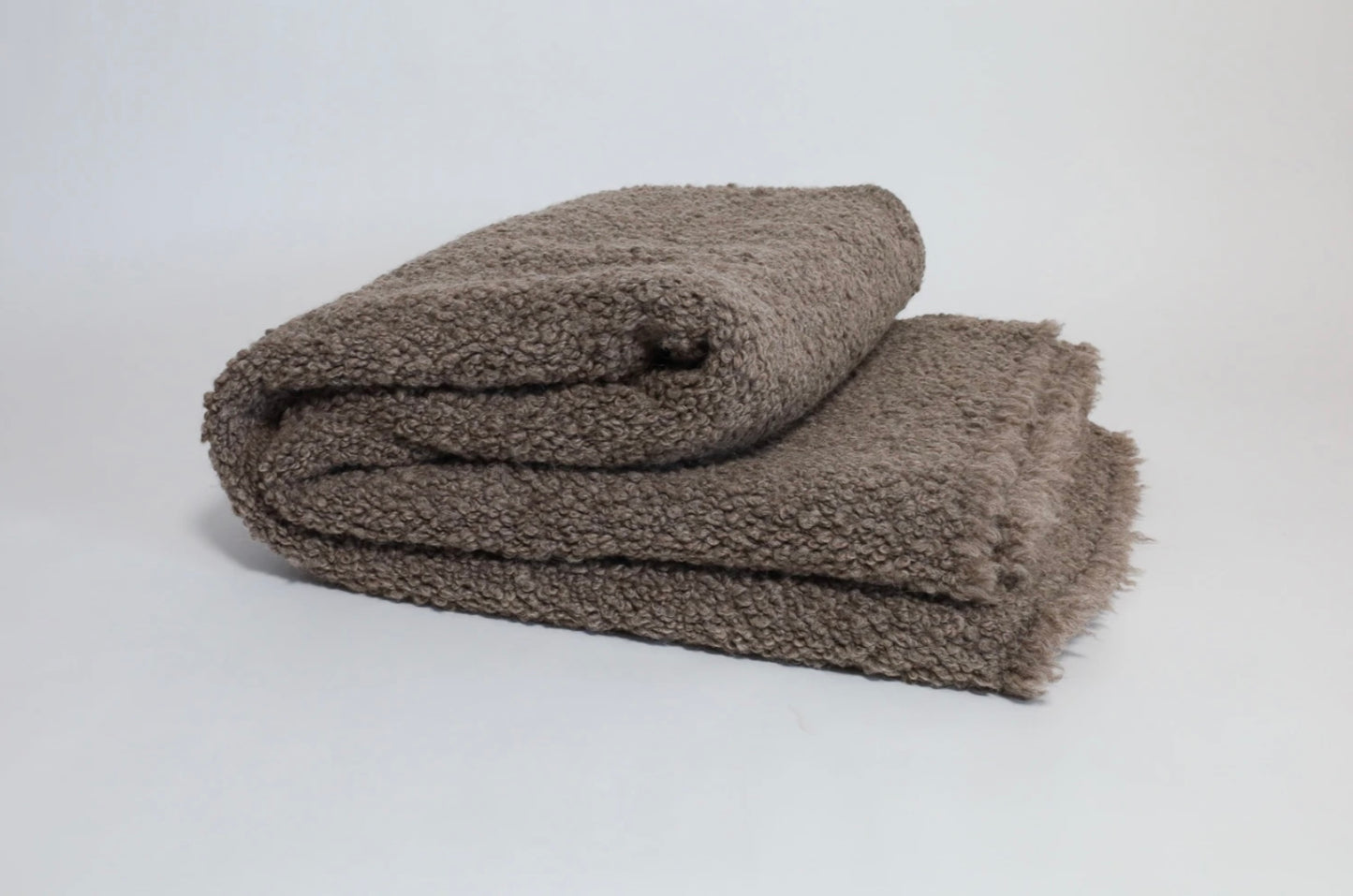 Kurlisuri Throw