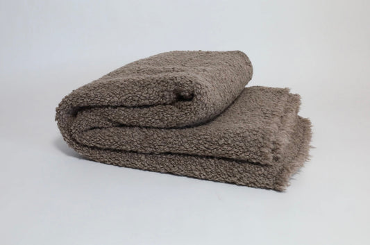 Kurlisuri Throw